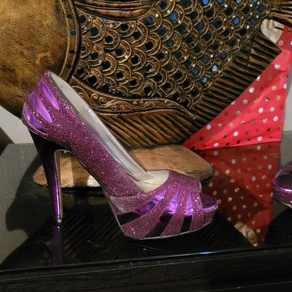 New Heels. Available Purple and Pink - Picture 3 of 6